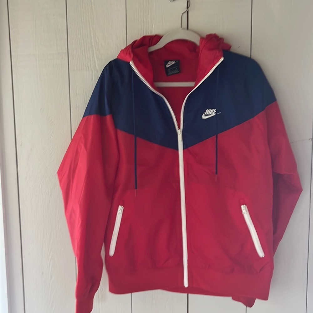 NWOT Nike Sportswear Windrunner. Men’s S.